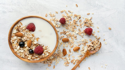 Müsli mit Nüssen und Beeren